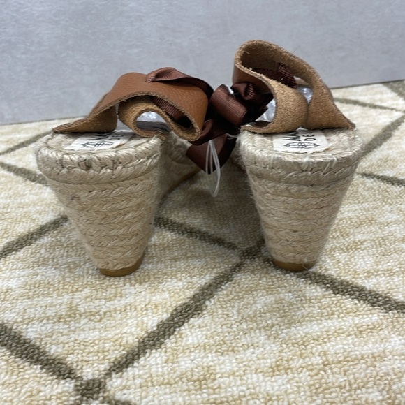 “Maslinda Designs” Size 36 Ankle Wrap Wedge - Picture 6 of 10